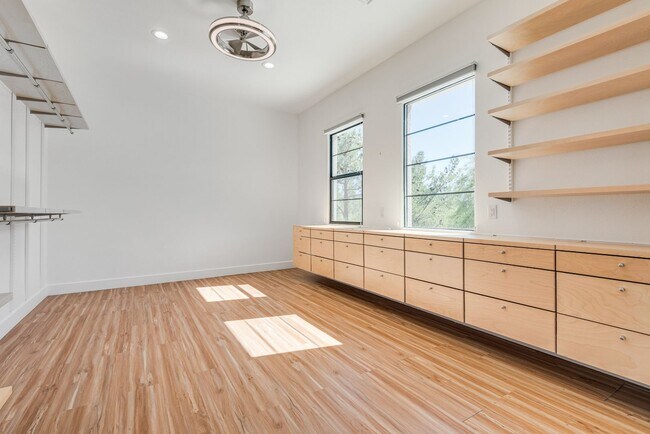 Building Photo - Luxury Summerlin Living in Gated Canyon Cr...