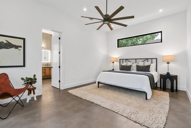 Building Photo - 603 E 47th St