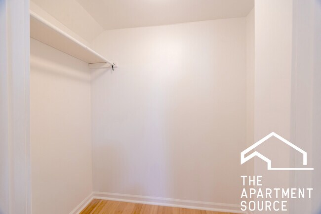 Building Photo - 1900 S Throop St