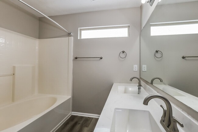 Building Photo - 1205 Turnbury Ln