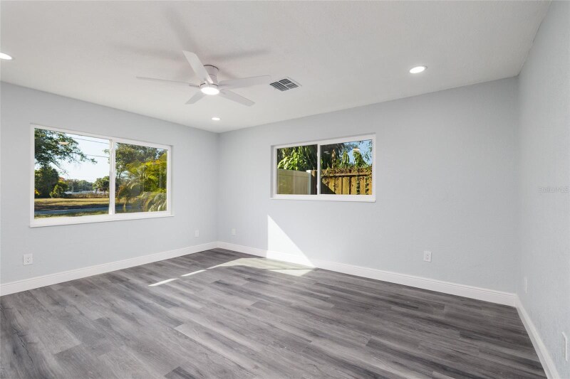 Building Photo - 1709 W Perio St