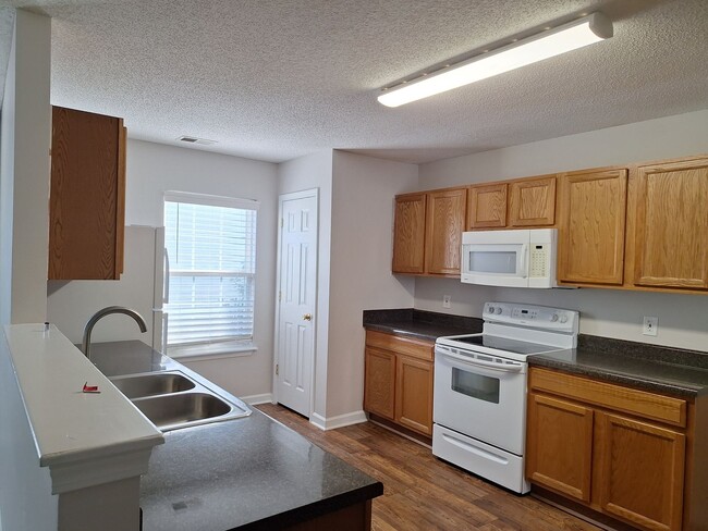 Building Photo - Marvelous Three Bedroom Home in Lake Carolina!