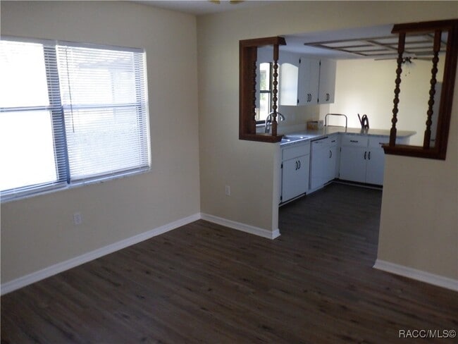 Building Photo - 281 E Falconry Ct