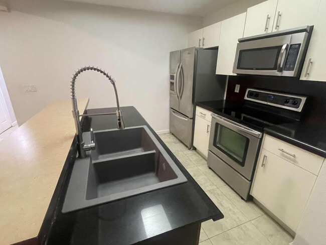 Building Photo - 2944 Hidden Hills Rd