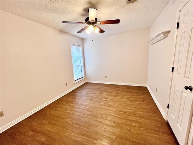 Building Photo - 6105 Paradise Dr