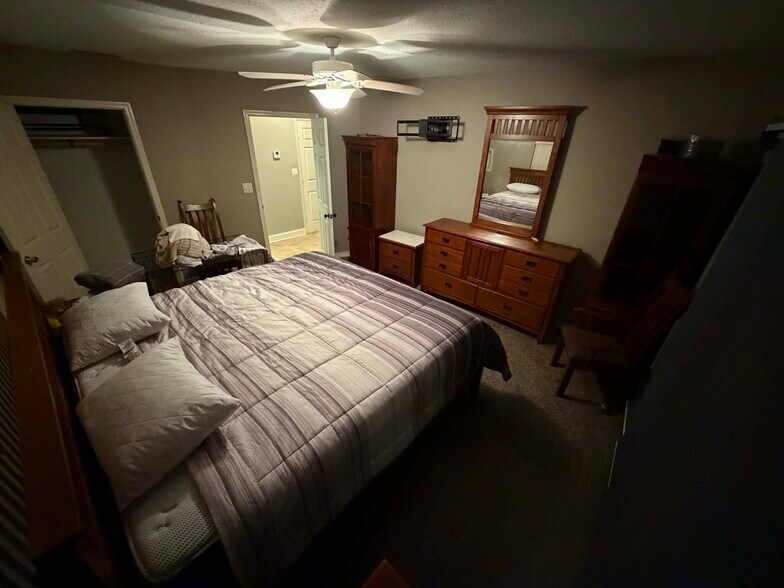 Building Photo - 6610 Golden Gate Pky