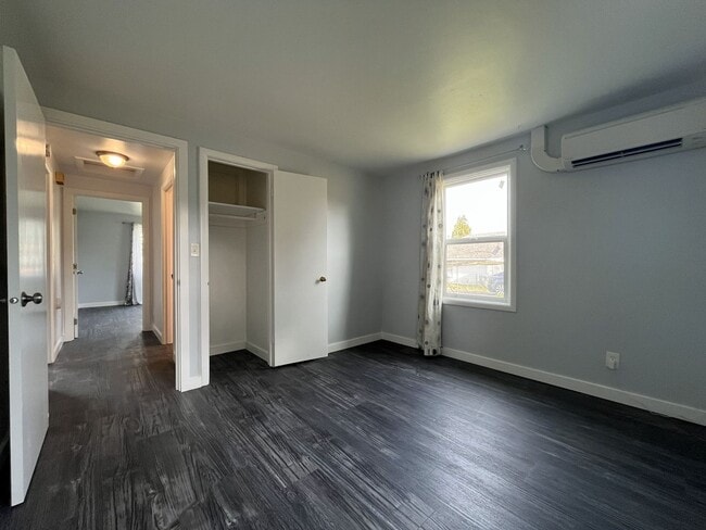 Building Photo - Updated Single-Level 3BD/2BA Home with Stainless Appliances, Expansive Yard & Flexible Layout