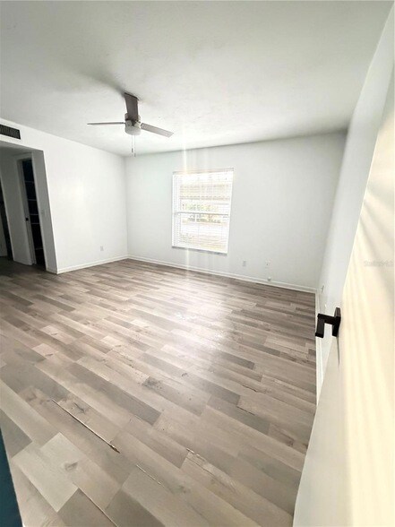 Building Photo - 5920 7th Ave W