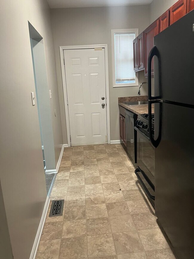 Building Photo - 3 Bedroom Home