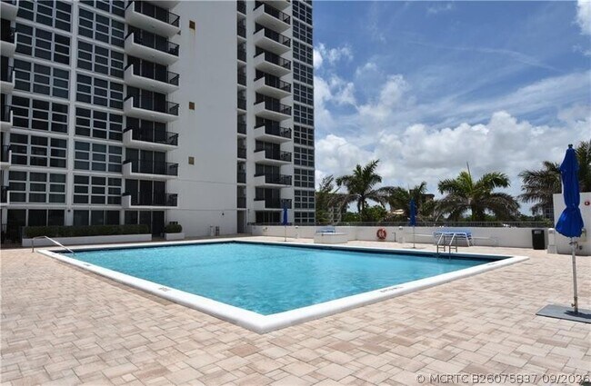 Building Photo - 531 N Ocean Blvd