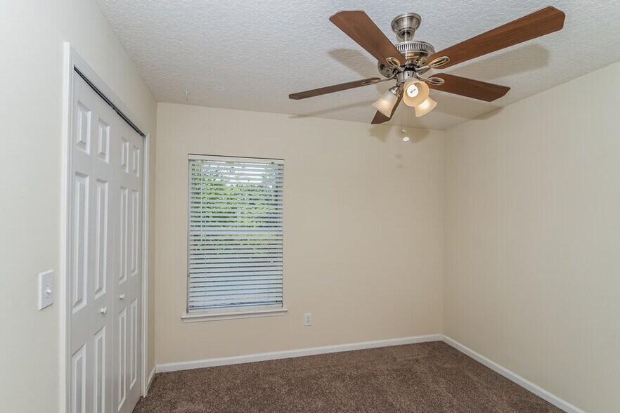 Building Photo - 341 W Tropical Trce