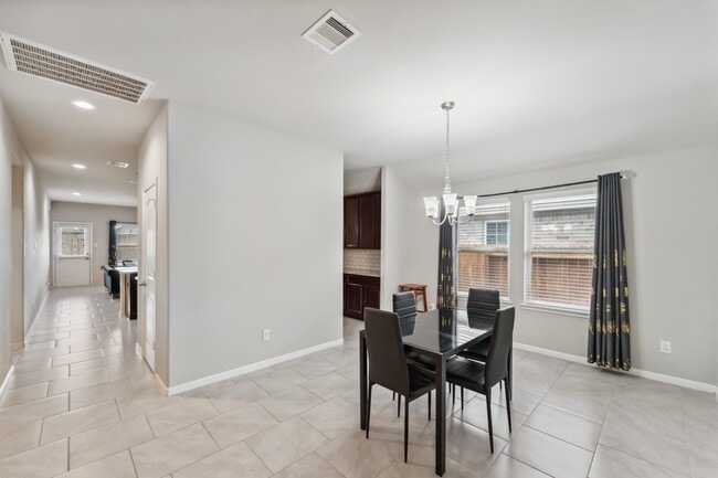 Building Photo - 6926 Ithaca Heights Ln