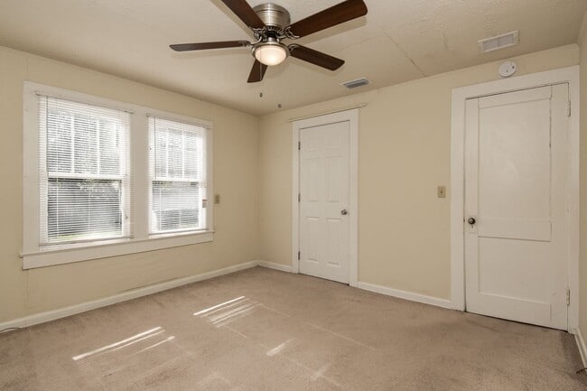 Building Photo - 517 NW 27th Ave