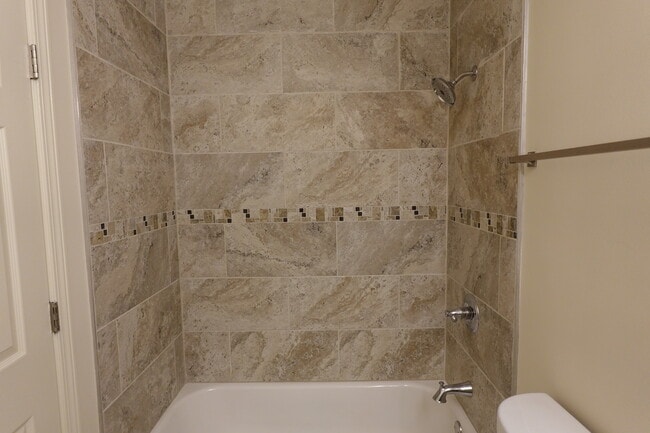 Building Photo - 1070 Woodhill Ct