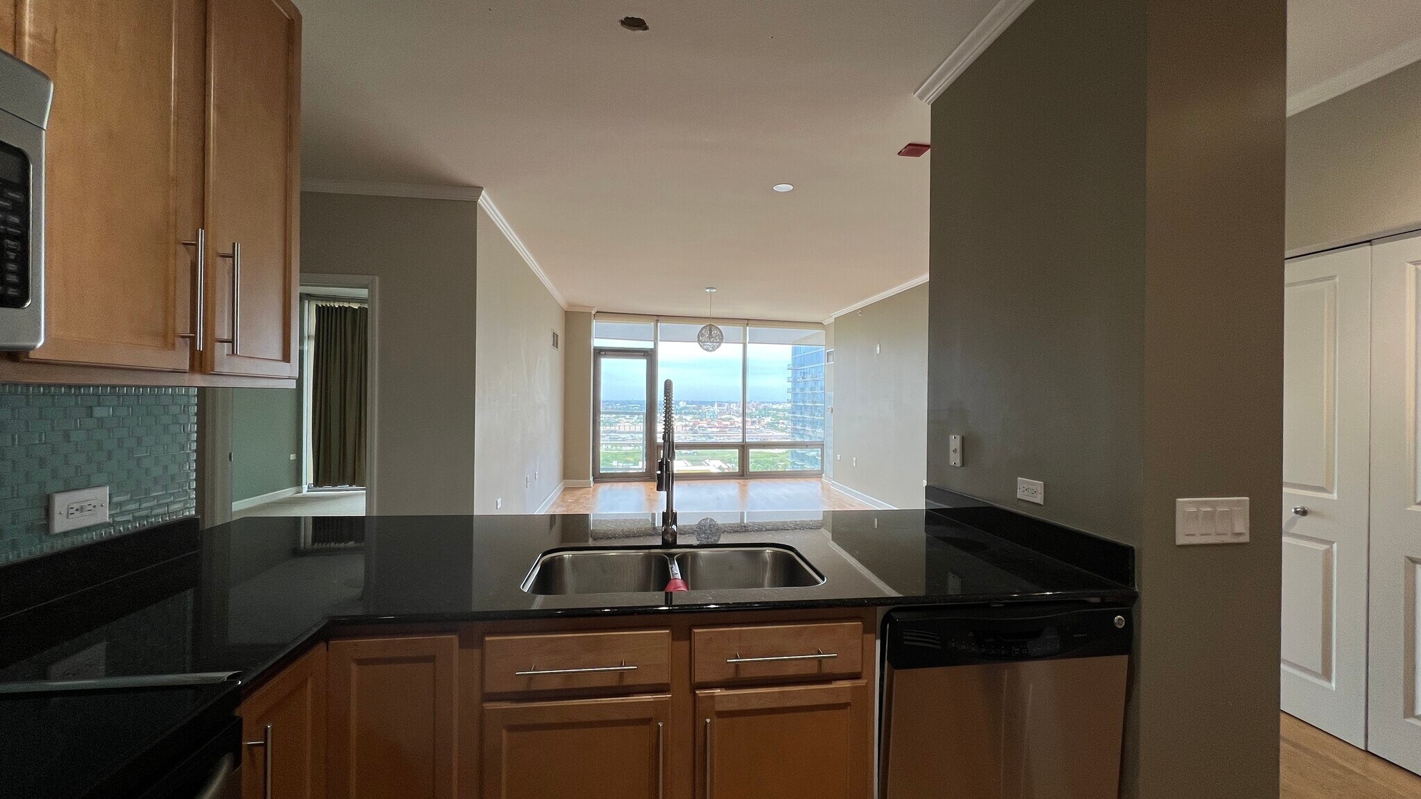 Kitchen - 100 E 14th St