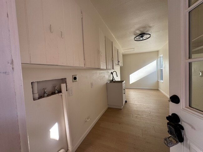 Building Photo - 1005 Las Vacas St