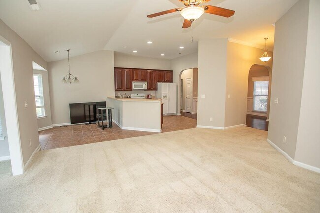 Building Photo - 384 Esher Ct