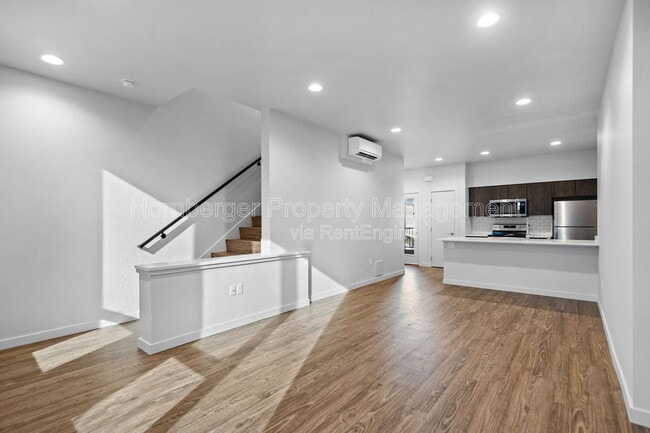 Building Photo - 1860 N Hamilton St