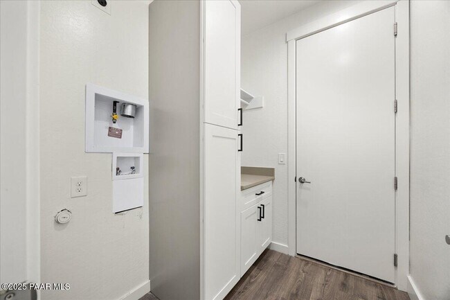 Building Photo - 1643 Stratford Pl