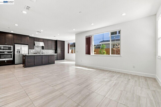 Building Photo - 33 Roccolino Ln