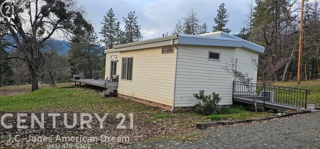 Building Photo - Spectacular Views in the Heart of Applegate Wine Country