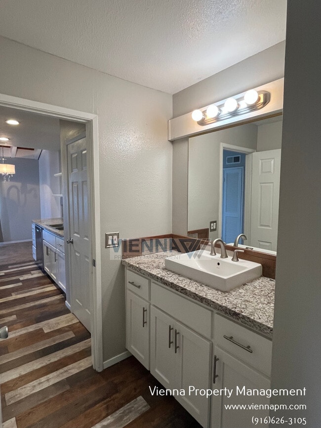 Building Photo - 888 Woodside Ln E