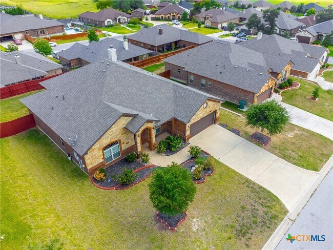 Building Photo - 2033 Catkins Ln