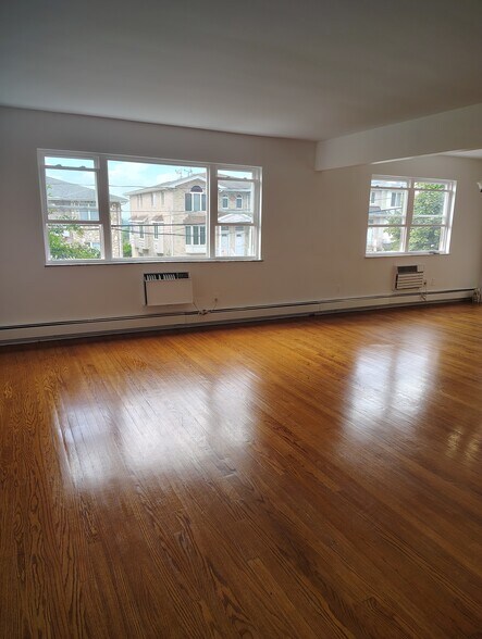 Building Photo - 222 11th St