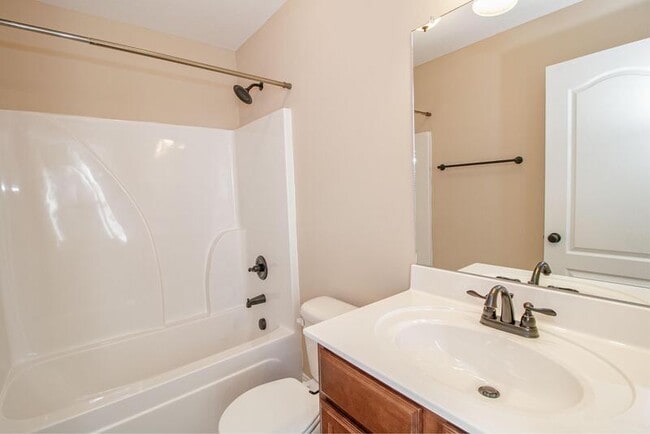 Building Photo - 123 Bogard Ln