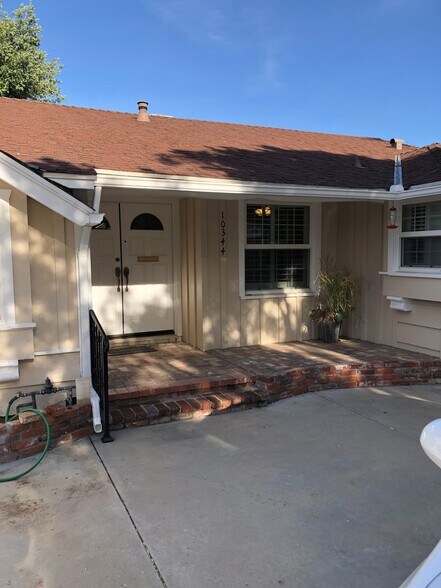 Primary Photo - 10344 Petit Ave