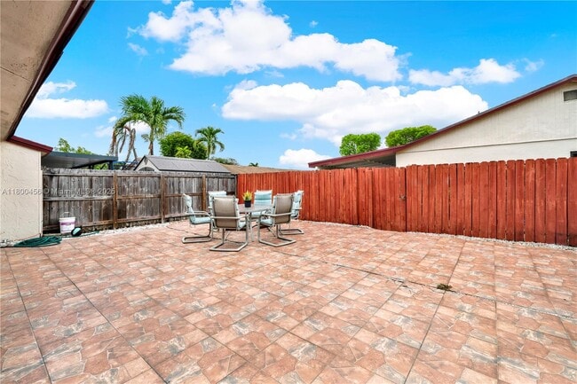 Building Photo - 7127 SW 154th Ct
