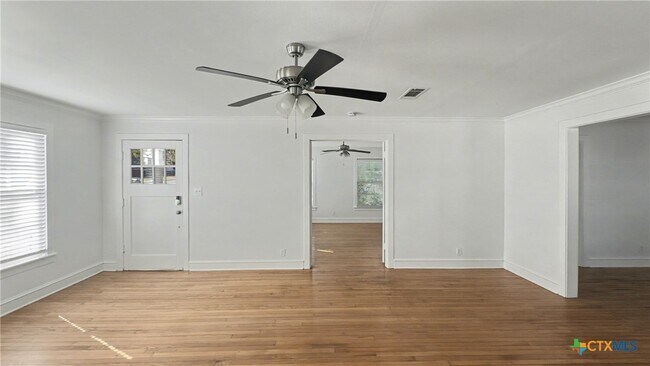 Building Photo - 820 N 5th St