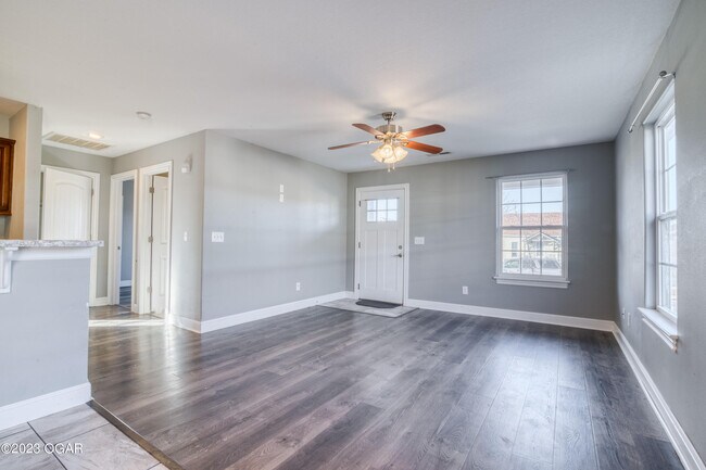 Building Photo - 2225 S Porter Ave