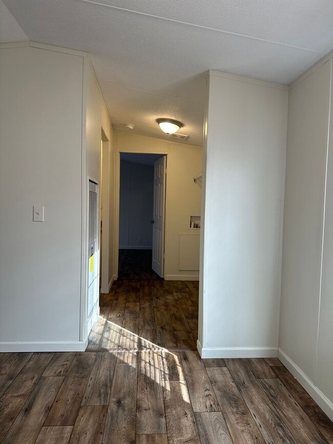 Building Photo - 1012 10th St