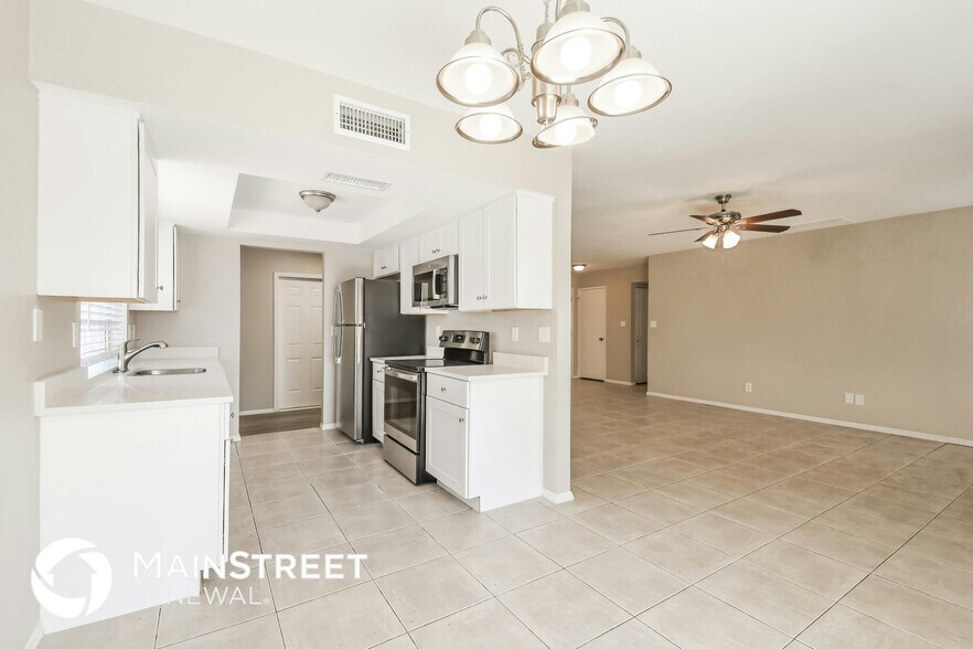 Building Photo - 7007 W Pasadena Ave