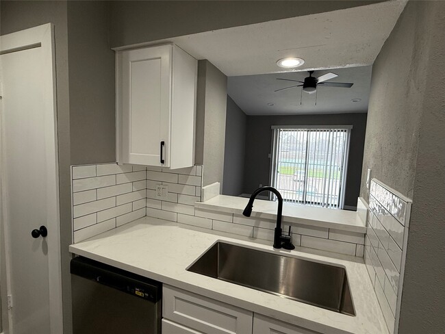 Building Photo - 3300 Pebblebrook Dr