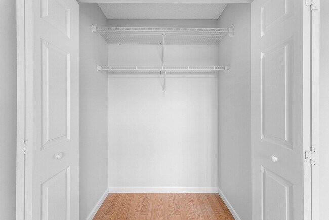 Building Photo - 3256 Commodore Ct