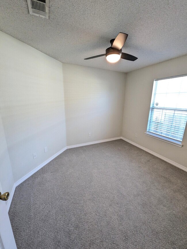 Building Photo - 2001 Presidio St