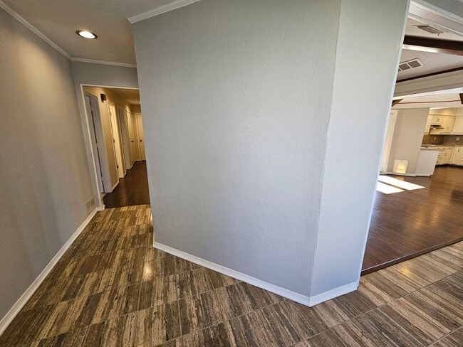 Building Photo - AVAILABLE NOW!