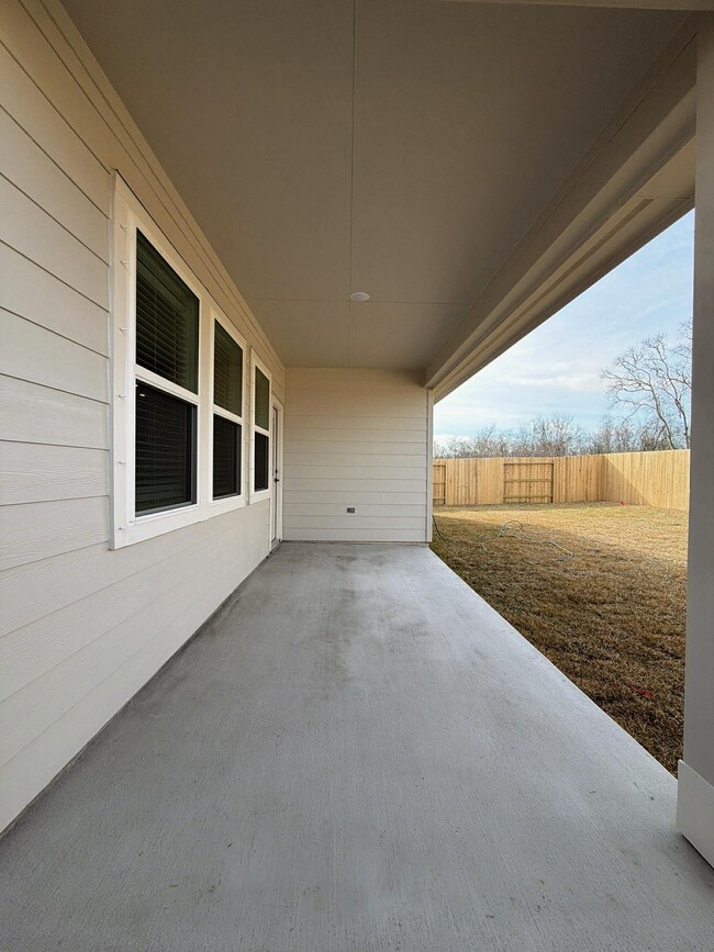 Building Photo - 4723 Bay Vista Dr