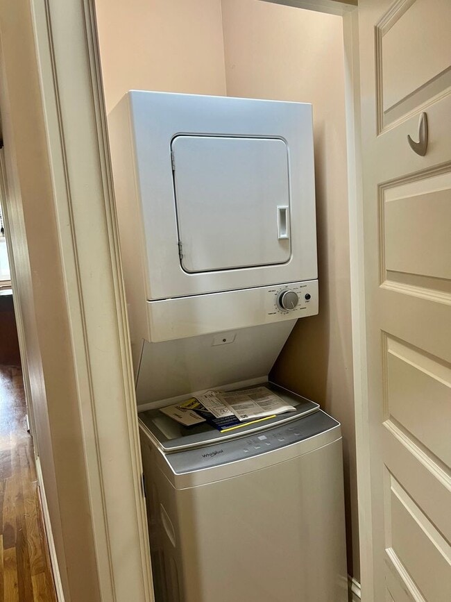 Building Photo - 2 Bedroom Condo in Shaw Available to Rent