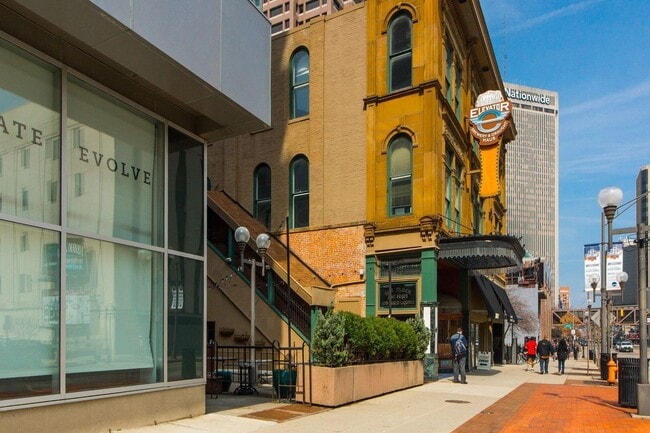 Building Photo - 145 N High St