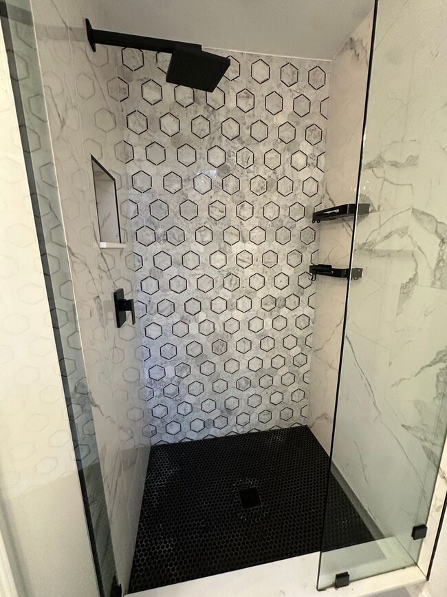 Building Photo - Spacious 2 Bedroom Luxury Condo with Pool Access – Wilmington, NC