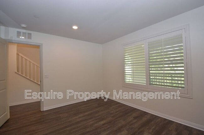 Building Photo - 370 Serra St