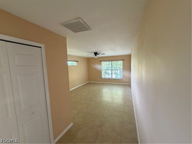 Building Photo - 905 SW 8th Ct