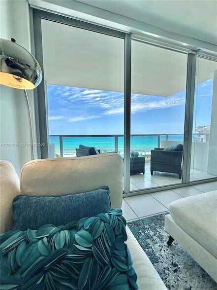 Building Photo - 5161 Collins Ave