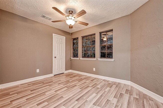 Building Photo - 9831 Orangevale Dr