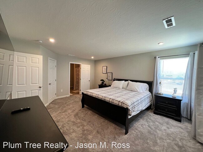 Building Photo - 4 br, 2.5 bath House - 7876 Ellington Court