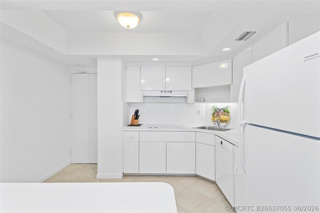 Building Photo - 3800 Galt Ocean Dr