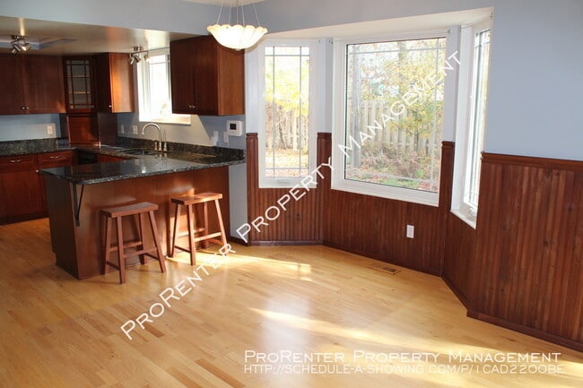 Building Photo - 1530 E Heather Cir